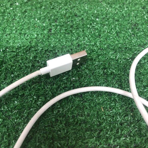 Apple 30-Pin to USB Cable - White - Picture 3 of 5